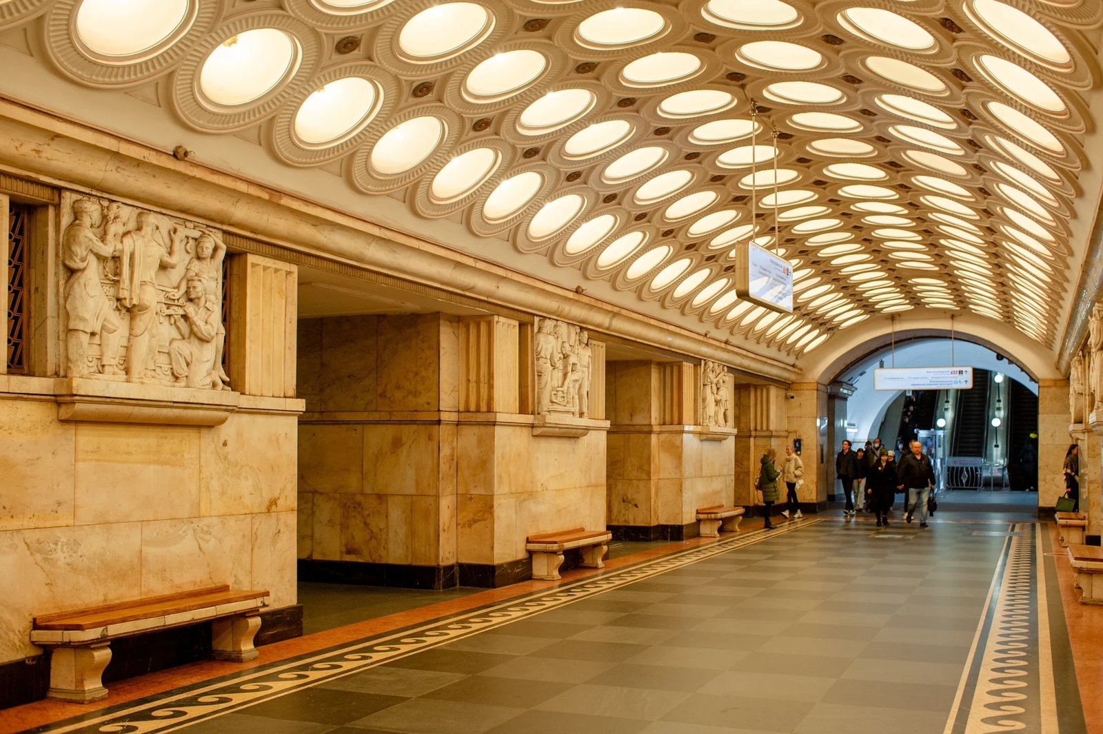 Elektrozavodskaya hall with a ceiling of round lamps and marble reliefs