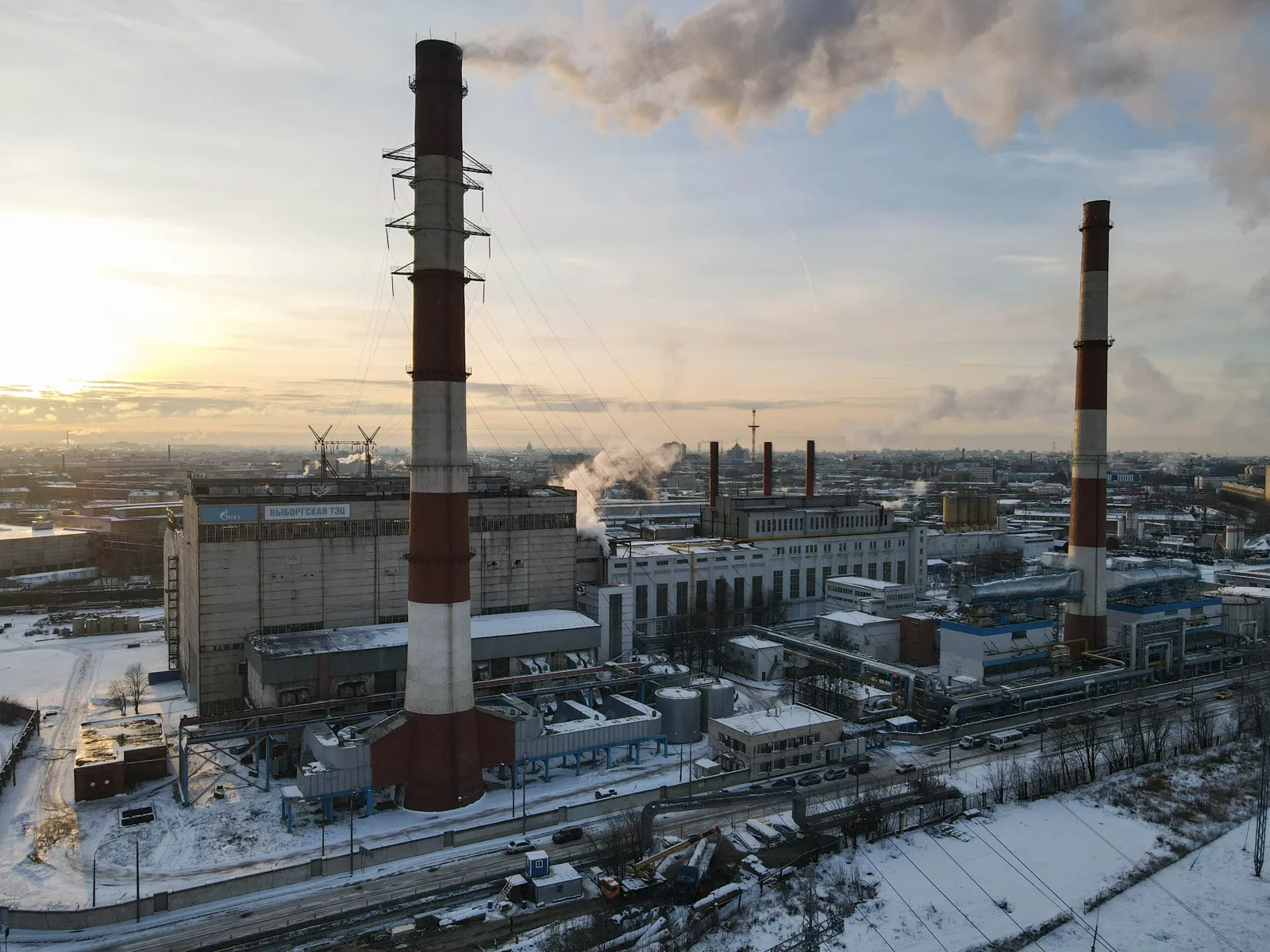 Vyborgskaya power plant in winter, St Petersburg, December 2020. Photo: Krasny, CC BY-SA 4.0, Wikimedia Commons